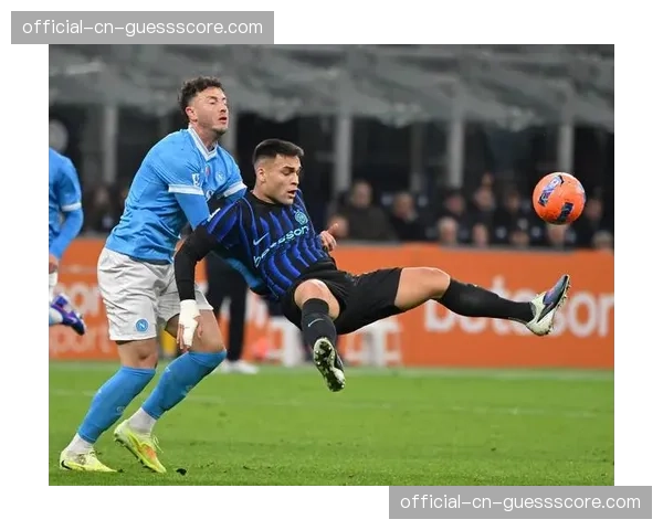 “意大利足球历史展”在米兰开幕,展出多件意甲经典战袍与奖杯 “意大利足球历史展”在米兰开幕,展出多件意甲经典战袍与奖杯